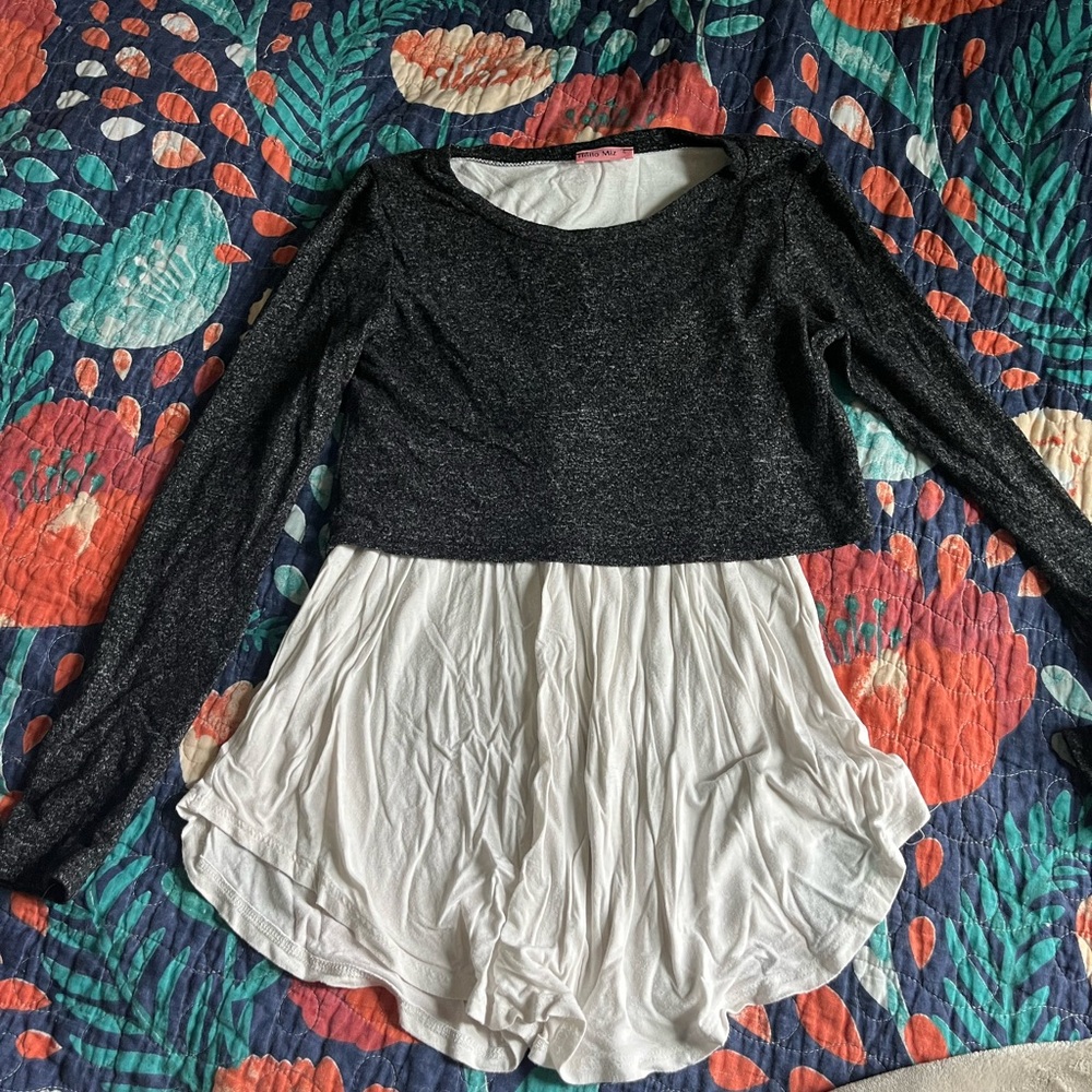 Bundle of 4 Sm/med nursing tops (fall/winter)